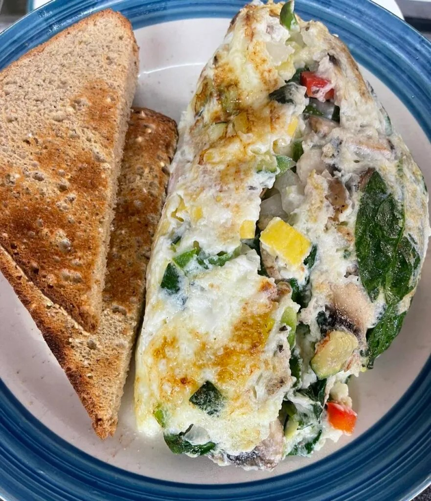 ๐ณ ShyKatZ โ Hot blue plate specials Monday through Friday, including drink for $12. Old-fashioned box lunches, cold sandwiches, and homemade sliced bread. Ordinary food served extraordinarily well.