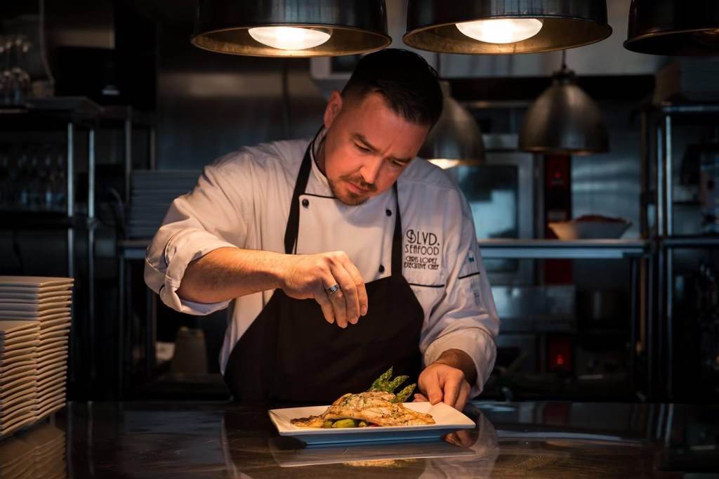 🦞 Blvd. Seafood – Executive Chef Chris Lopez has worked in the restaurant business for more than 15 years chasing his culinary dreams all around the United States. Now, a permanent “Islander by Choice”, Chef Lopez is redefining Galveston’s food scene. Featuring fresh seafood and steaks.