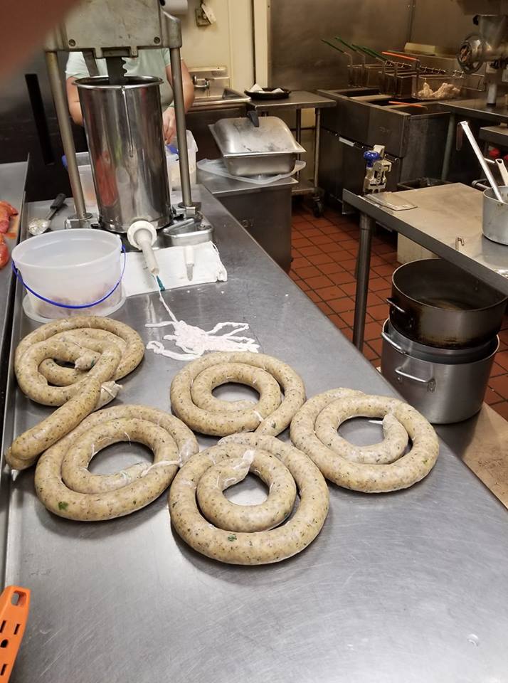 🦐 Leo’s Cajun Corner – A no-frills Galveston favorite serving up bold South Louisiana flavors with generous portions and counter-service charm. From boudin balls to riblets and seafood gumbo, this family-run spot delivers comfort food with a Cajun kick in a cozy, casual setting.