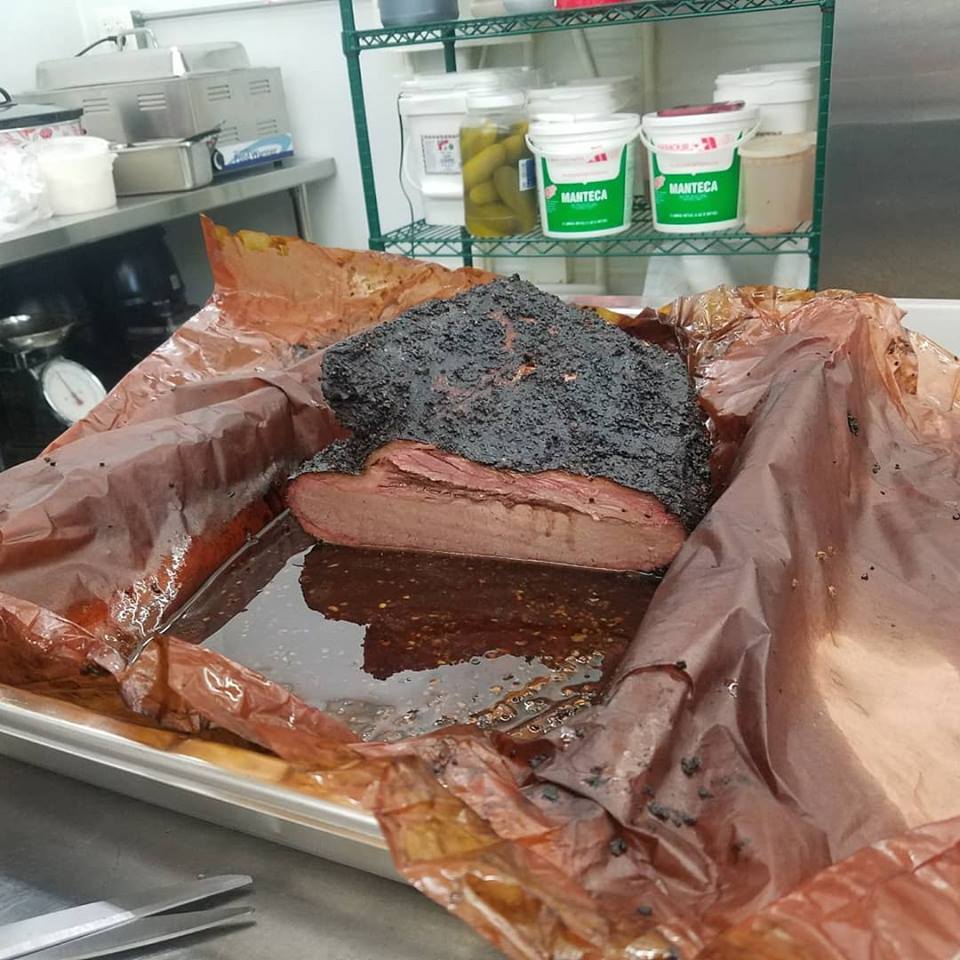 🔥 Pennie’s Tex Mex Take Out – A true Galveston gem, this family-run BBQ shack blends Hill Country smoke with Mexican soul. Famous for brisket tamales, barbacoa tacos, and ribs that sell out fast, it’s a no-frills, flavor-packed stop where locals line up early and leave happy.