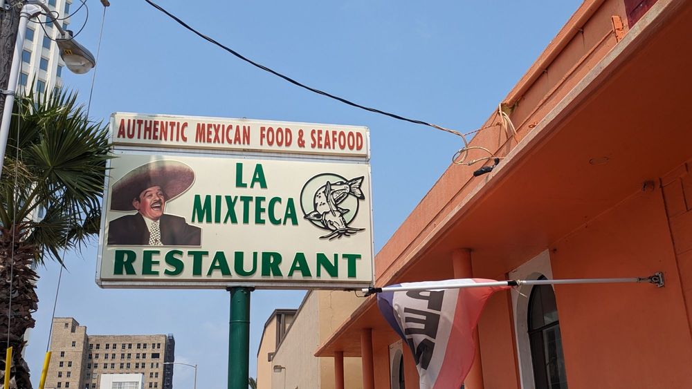 🌶️ La Mixteca Mexican Restaurant – A hidden gem tucked into Galveston’s East End, this family-run spot serves up authentic Mexican breakfast and lunch with bold flavors and generous portions. From migas and huevos rancheros to flameado shrimp and the vibrant Vuelve a la Vida cocktail, it’s a local favorite for early eats and midday feasts.