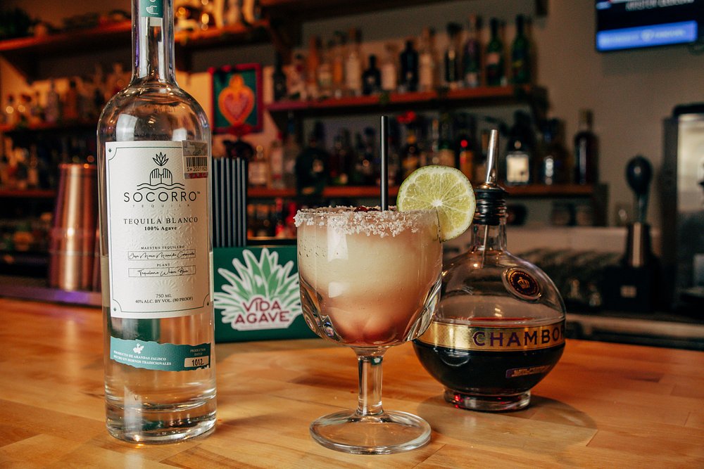 🌮 Vida Agave – A vibrant downtown Galveston gem where modern Mexican cuisine meets handcrafted cocktails and late-night vibes. With a menu full of birria tacos, poblano shrimp, and avocado margaritas, this locally owned spot brings bold flavors, mezcal flights, and a festive atmosphere that keeps the party going past midnight.