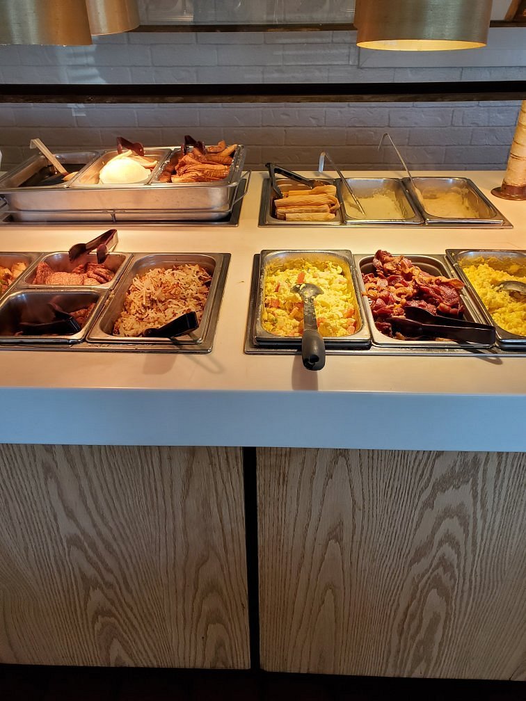 ☕ America’s Kitchen – A cozy corner diner tucked off Harborside Drive, this local favorite serves up hearty breakfasts, classic lunch plates, and standout coffee and tea. With curbside pickup, takeout, and dine-in options, it’s a go-to for comfort food and friendly service in a relaxed setting.