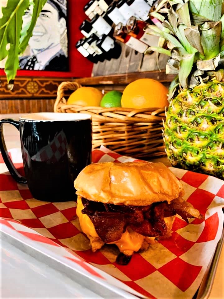 🍔 Hubcap Grill – Specialty hand-crafted burgers with fresh never frozen beef and hand-cut fries.