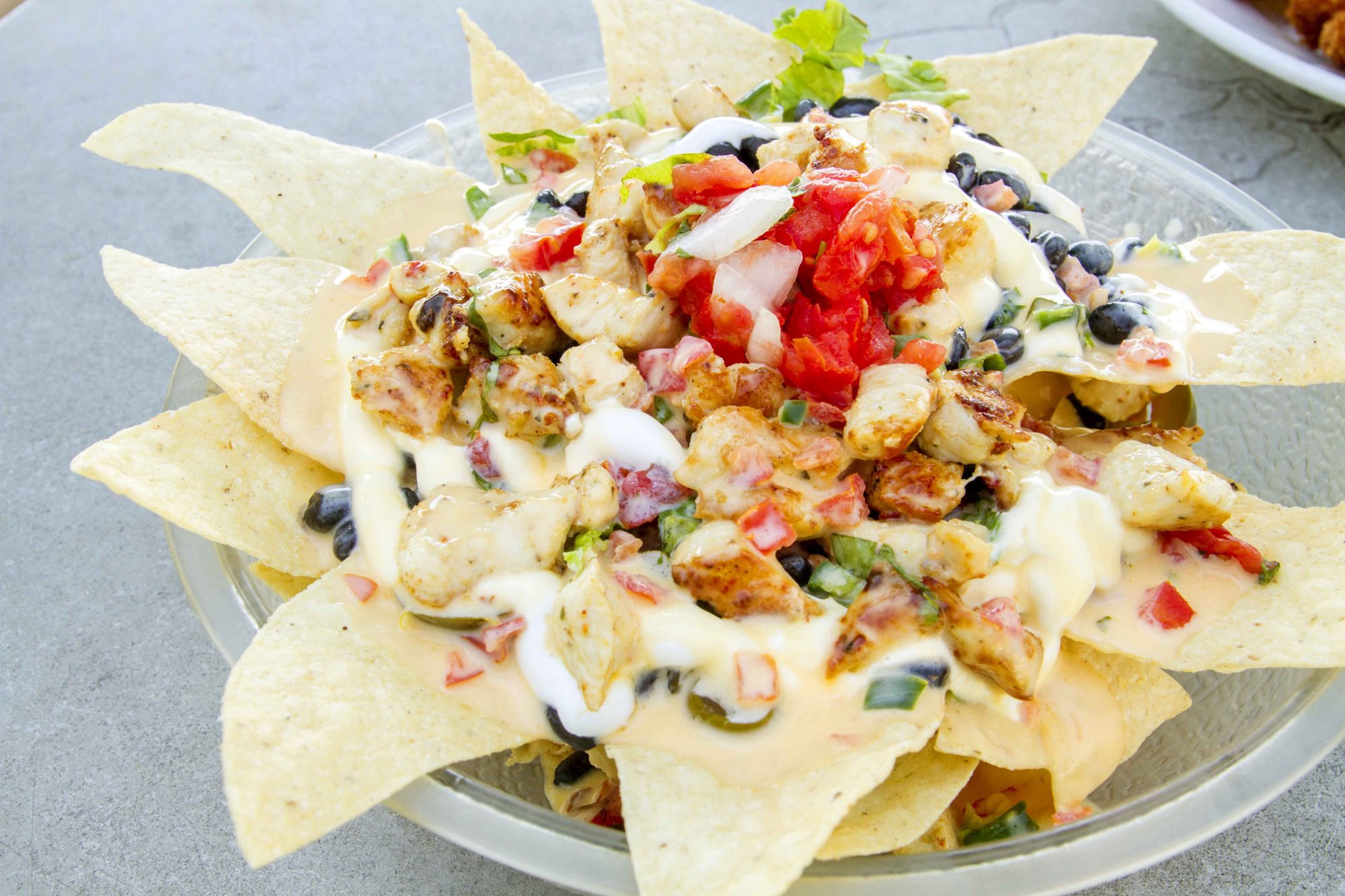 🏖️ Float Pool & Patio Bar – A splashy seaside hangout on Seawall Boulevard, this lively spot blends beach views, poolside vibes, and party-ready eats. Dive into tacos, messy nachos, and shrimp platters while sipping colorful cocktails like the Flamingo Tango or Bahama Mama. With a swim-up bar, rooftop deck, and daily specials that keep the fun flowing, it’s Galveston’s go-to for sun-soaked sips and laid-back lounging.