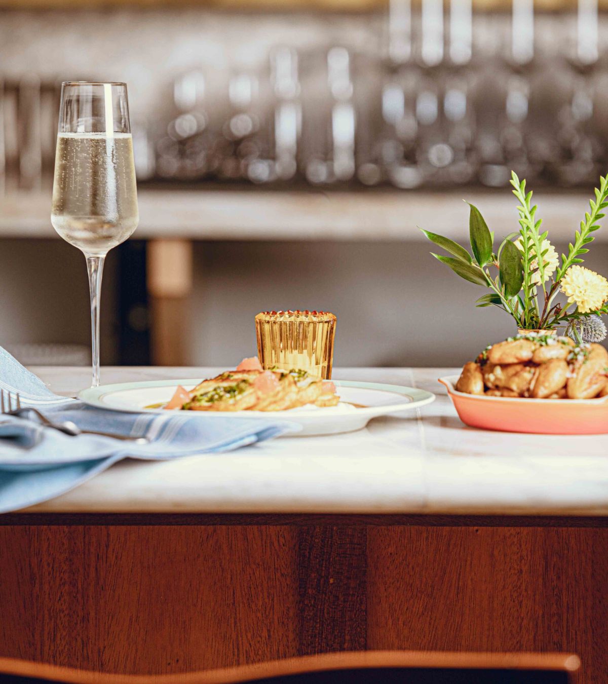 🍸 The Fancy – A stylish standout inside Hotel Lucine on Seawall Boulevard, this “fine-ish” dining destination blends coastal charm with French-inspired flair. With wall-to-wall Gulf views, house-made pastas, and creative plates like smoked oyster tartine and seared snapper, it’s a love letter to local ingredients and laid-back luxury. Whether you’re brunching with live music or sipping martinis on Wednesday oyster night, The Fancy turns every meal into a seaside celebration.