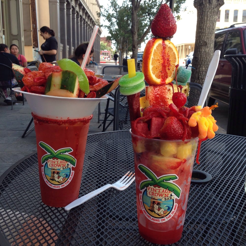 🍹 Vintage Crown Michelada Bar & Taqueria – A vibrant hideaway on 23rd Street, this family-owned gem shakes up Galveston’s downtown with bold micheladas, spicy ceviche, and street tacos that pack a punch. With indoor-outdoor seating, colorful cocktails like the Born on the Island and Spiked Mangonada, and a laid-back vibe perfect for post-Strand strolls, it’s a go-to for flavor, fun, and a little fiesta in every sip