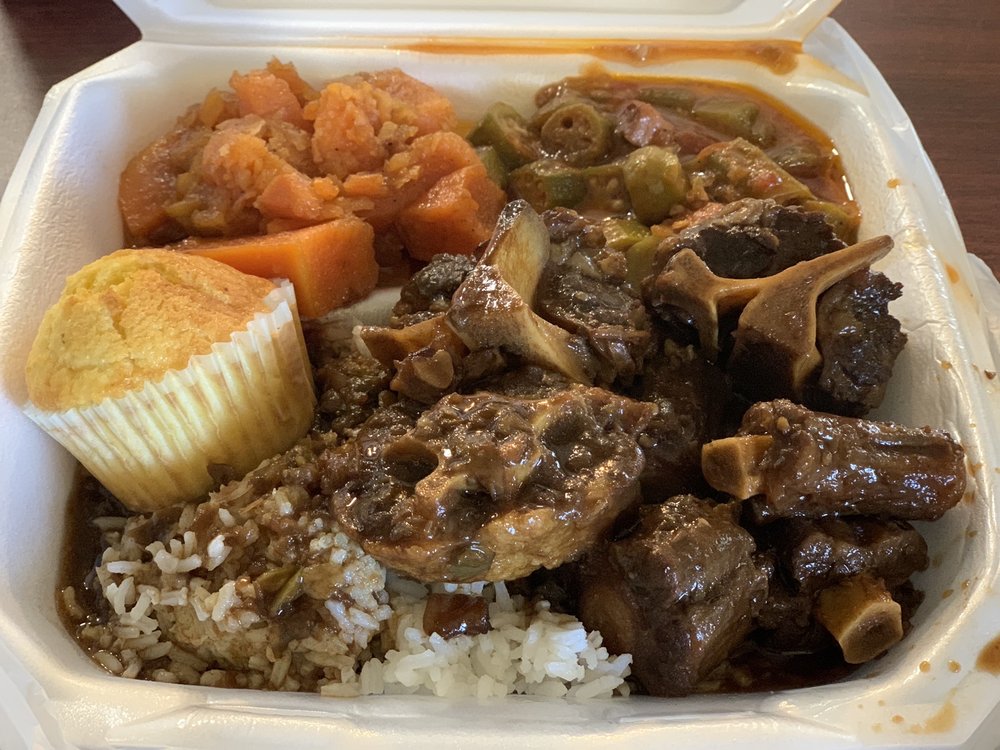🧡 Allen’s Kitchen and Grill – Serves homestyle soul food classics—smothered pork chops with rice, fried catfish, oxtails, baked mac & cheese, candied yams, and meatloaf in a cozy, family-friendly counter-service setting.