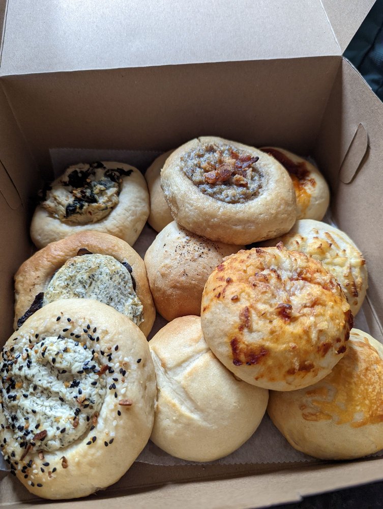 ๐ฅ Good Dough Kolache Bakery โ Scratch-made Czech-style and Texas-style kolaches with sweet and savory fillings, Grand Champion brisket kolache, unique seasonal flavors, and pet-friendly takeout in a cozy Galveston corner.